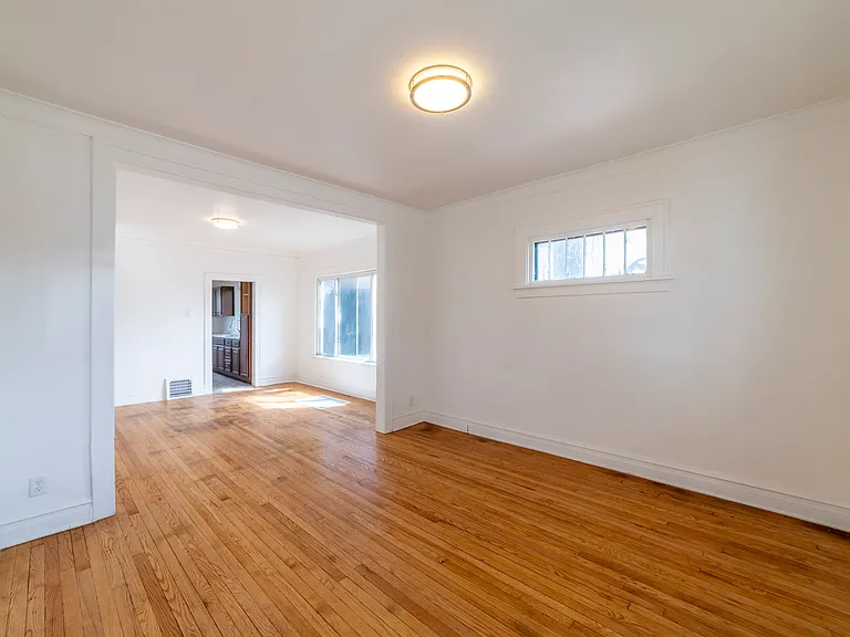 553 Highland St — Photo 5