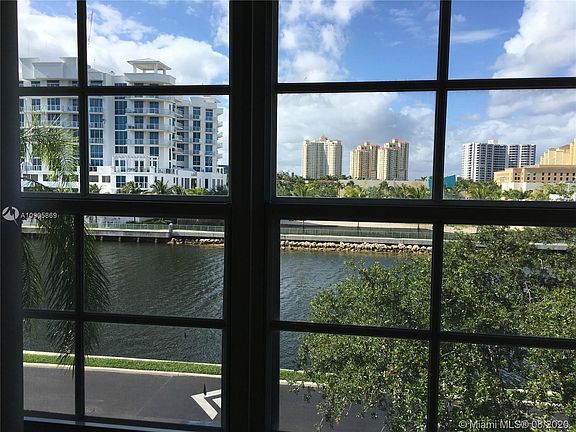 5th image of 3215 NE 184th St APT 14305