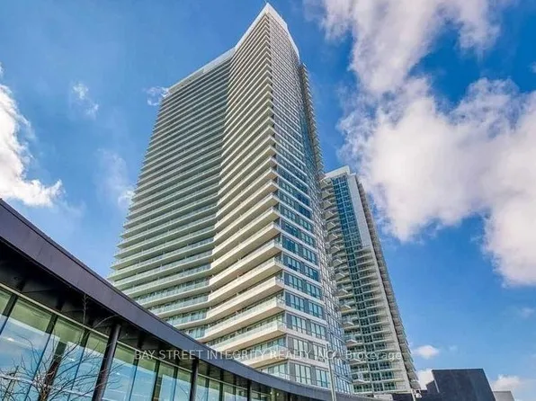 117 McMahon Dr #303, Toronto, ON M2K 0E4
