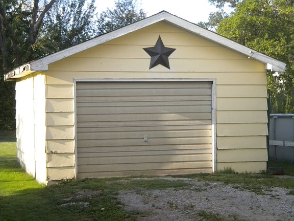 Detached Garage