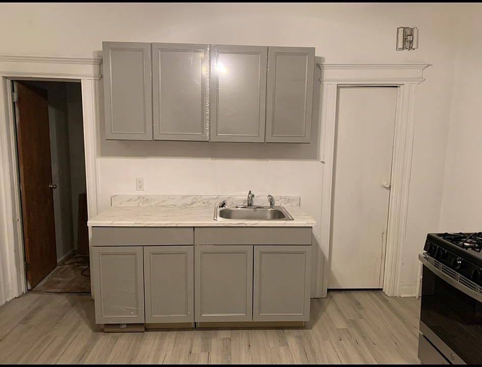 2nd image of 202 Chestnut St APT 1