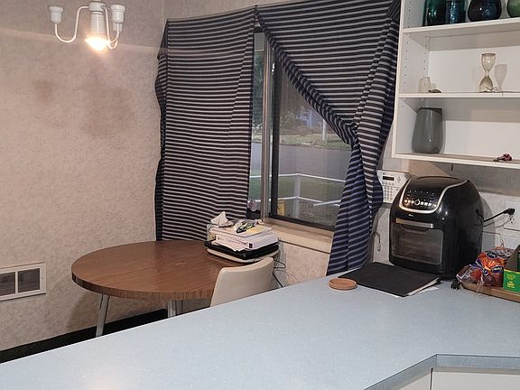 5th image of 3917 NE Pacific Way