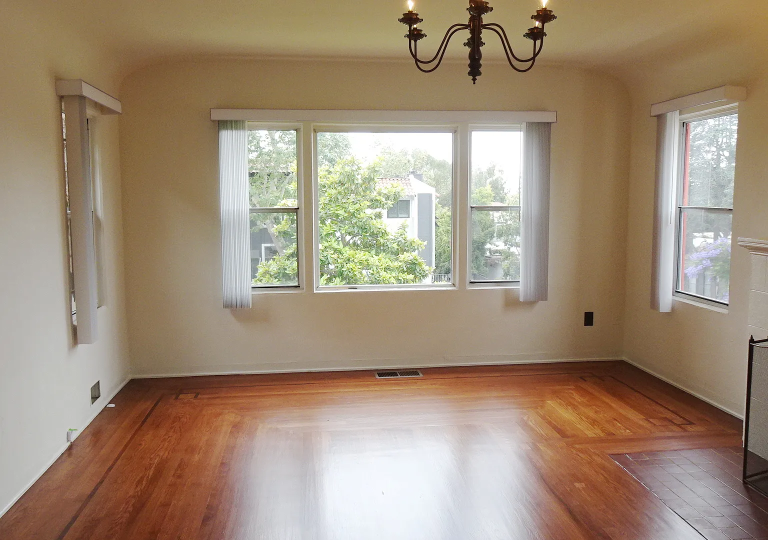 3 bed, 1200 sqft, $3,300 — Photo 3