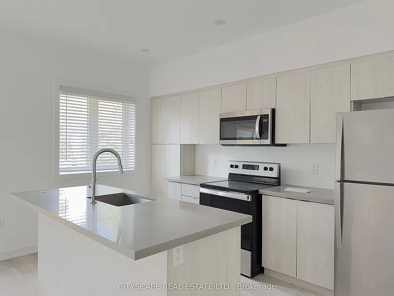 416 Dundas St S #13 — Photo 6