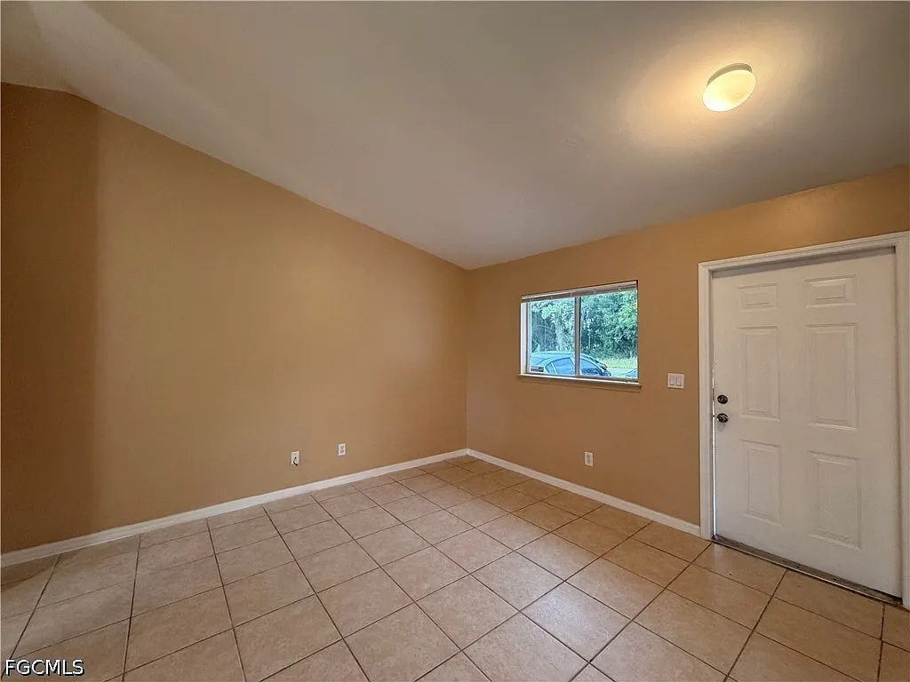 3 bed, 2.0 bath, 1109 sqft, $1,600 — Photo 2