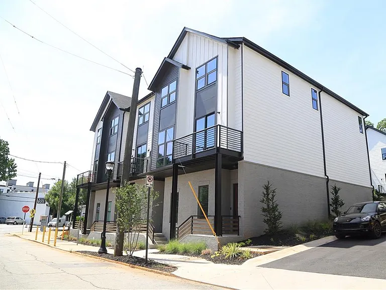 1350 May Ave SE #20 — Photo 2