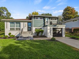135 Julie Dr, Glenview, IL 60025
