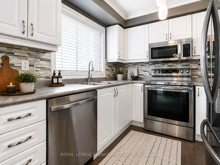 37 Succession Cres — Photo 3