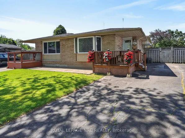 4451 Meadowvale Dr, Niagara Falls, ON L2E 5W8