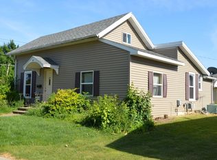 516 E 8th St, Vinton, IA 52349