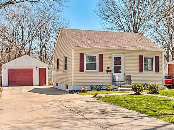 813 10th St, West Des Moines, IA 50265