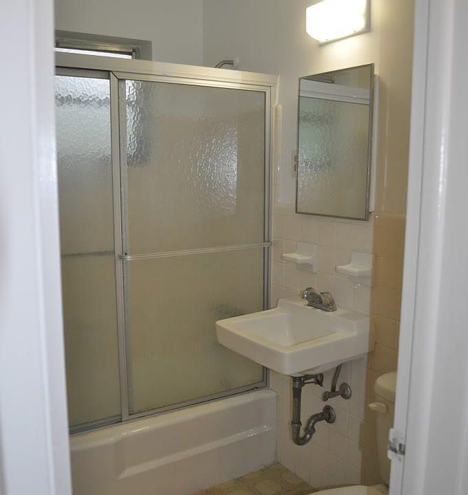 2nd image of 813 SE 13th St #4