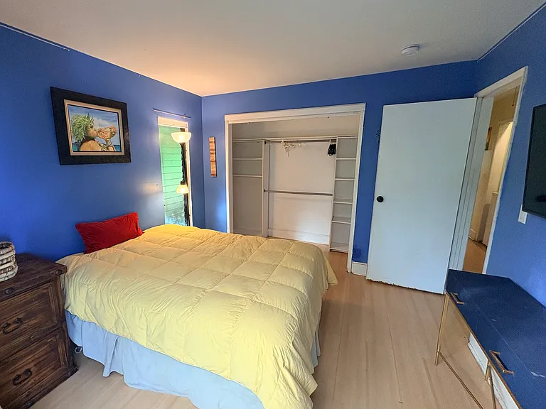 3rd bedroom shared bath, access to lanai and Jacuzzi