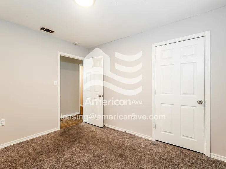 1339828_009_main_bedroom_9.jpg