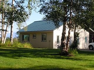 outside of cottage from driveway.