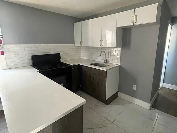 2nd image of 12 Cliff Hill Pl Floor 2