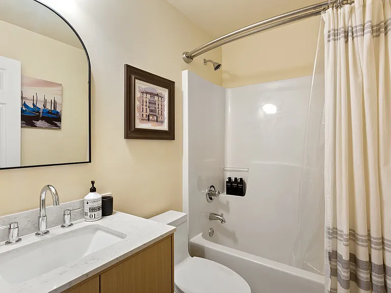 Pecan Knoll Dr — Photo 34