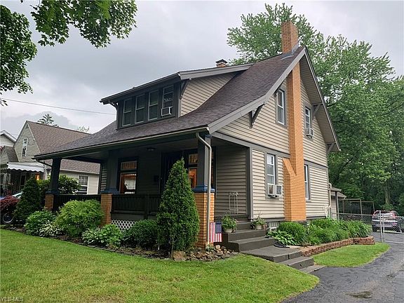2nd image of 139 Meadowbrook Ave