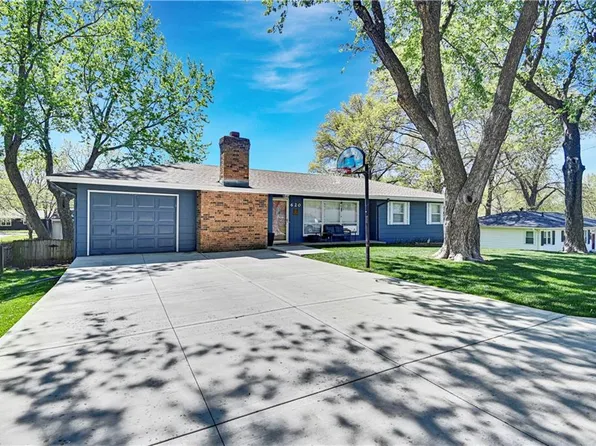 620 Laughlin St, Tonganoxie, KS 66086