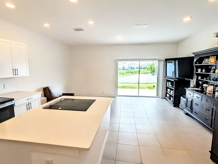 5686 Archipelago St — Photo 3