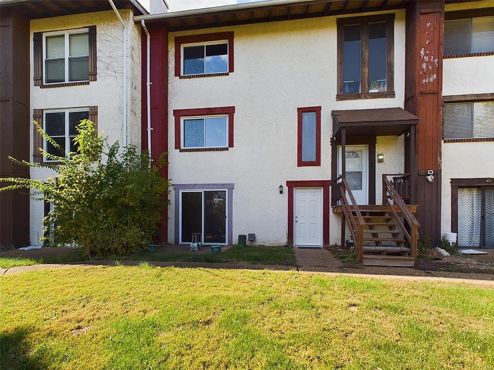 1st image of 296 Carmel Woods Dr