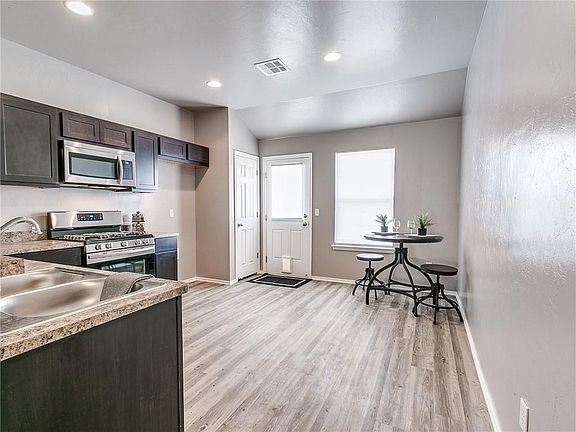 5th image of 1110 Ironstone Dr