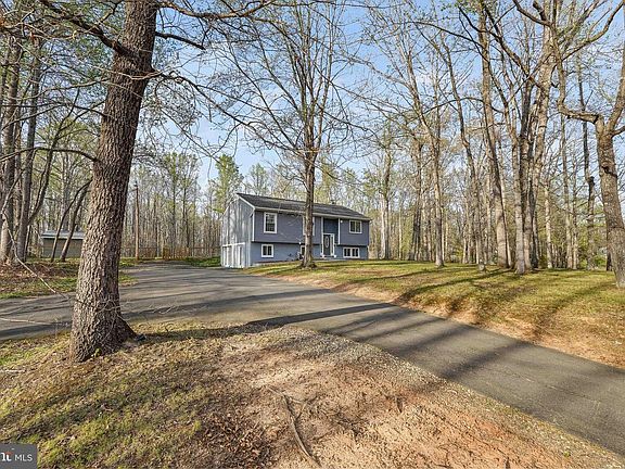 3rd image of 42 Beaver Lodge Rd
