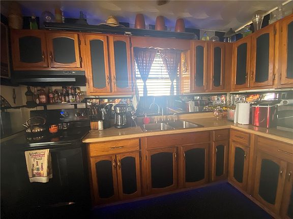 4th image of 321 Garnsey St