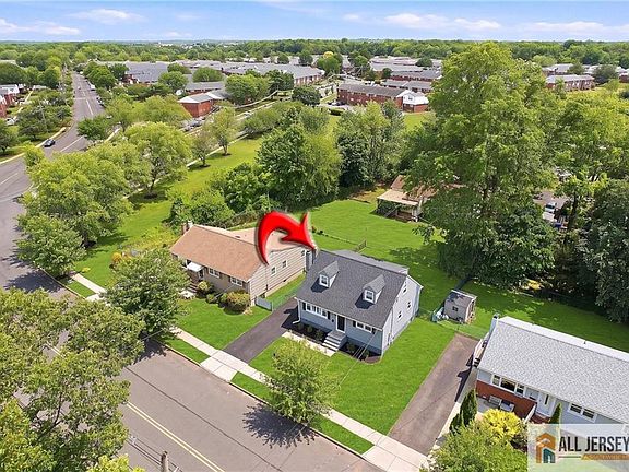 4th image of 77 Carlton Ave
