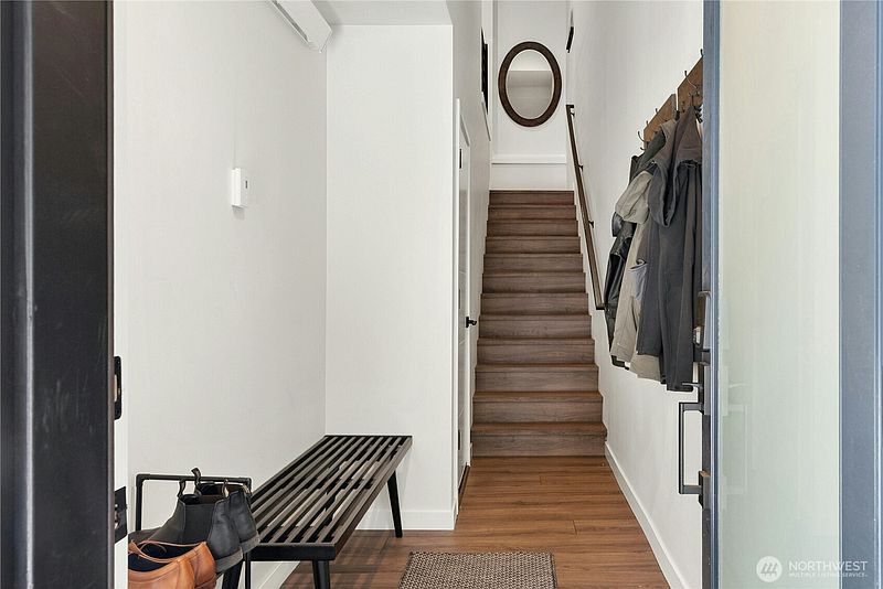 5th image of 13710 Ash Way #B7
