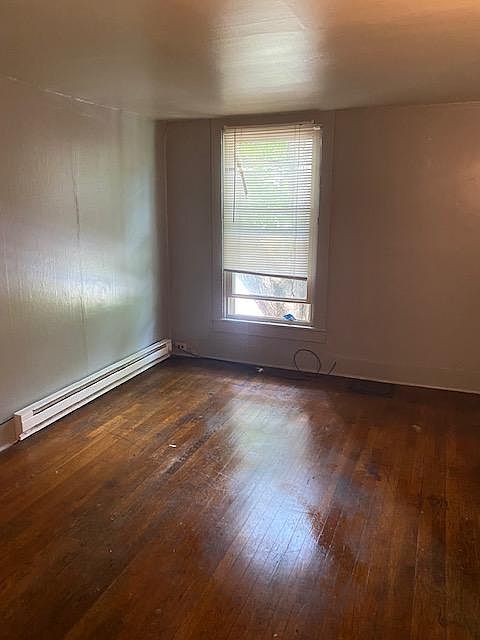 1st image of 982 Grove St #2