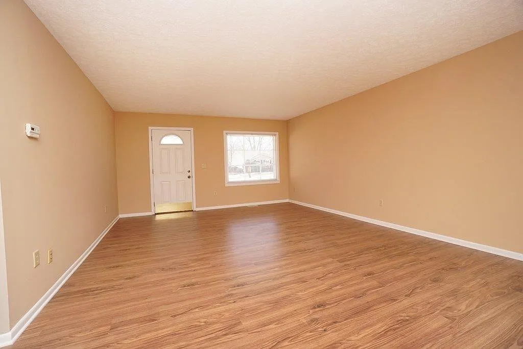 3 bed, 1.5 bath, 1308 sqft, $2,095 — Photo 3