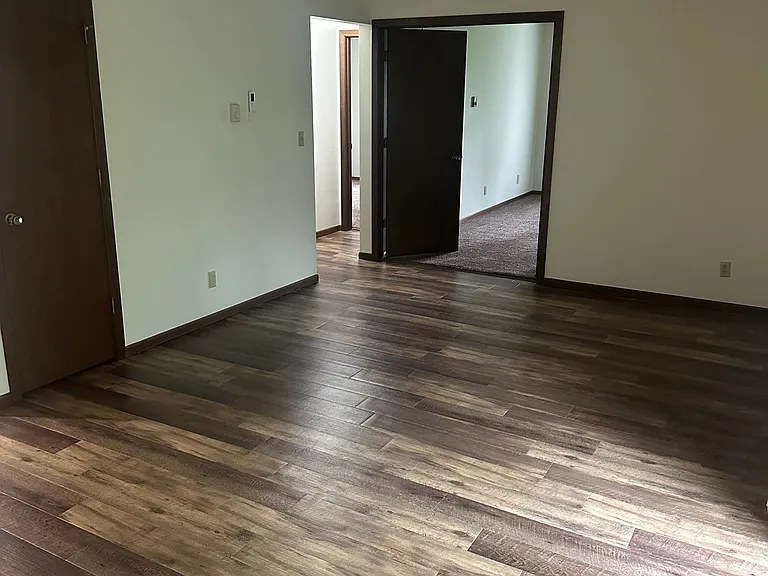 Immaculate Updated 2 Bedroom 1 bath — Photo 8