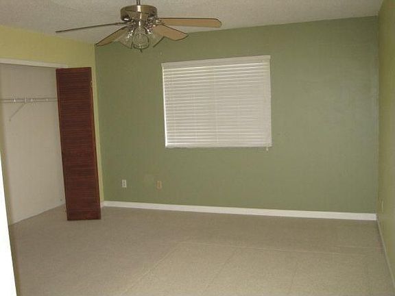 3rd image of 2553 Oak Hollow Dr