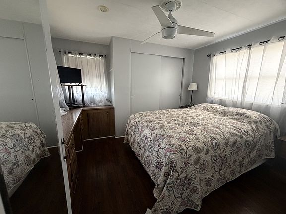 4th image of 429 Cobalt Ave
