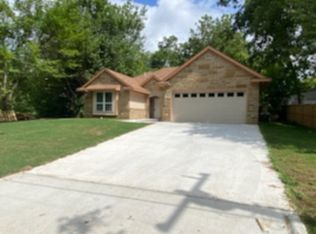 617 E 5th St, Bonham, TX 75418