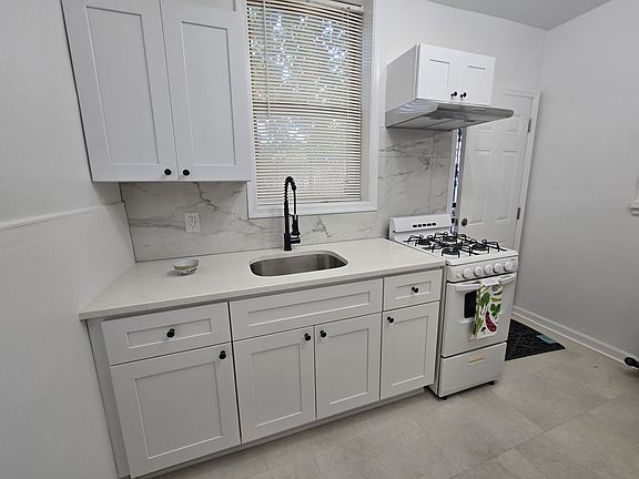 2nd image of 5455 Ridge Ave #1