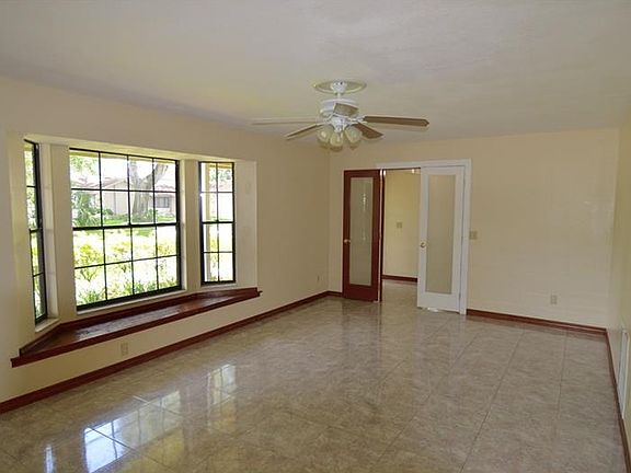 5th image of 317 N Cypress Way