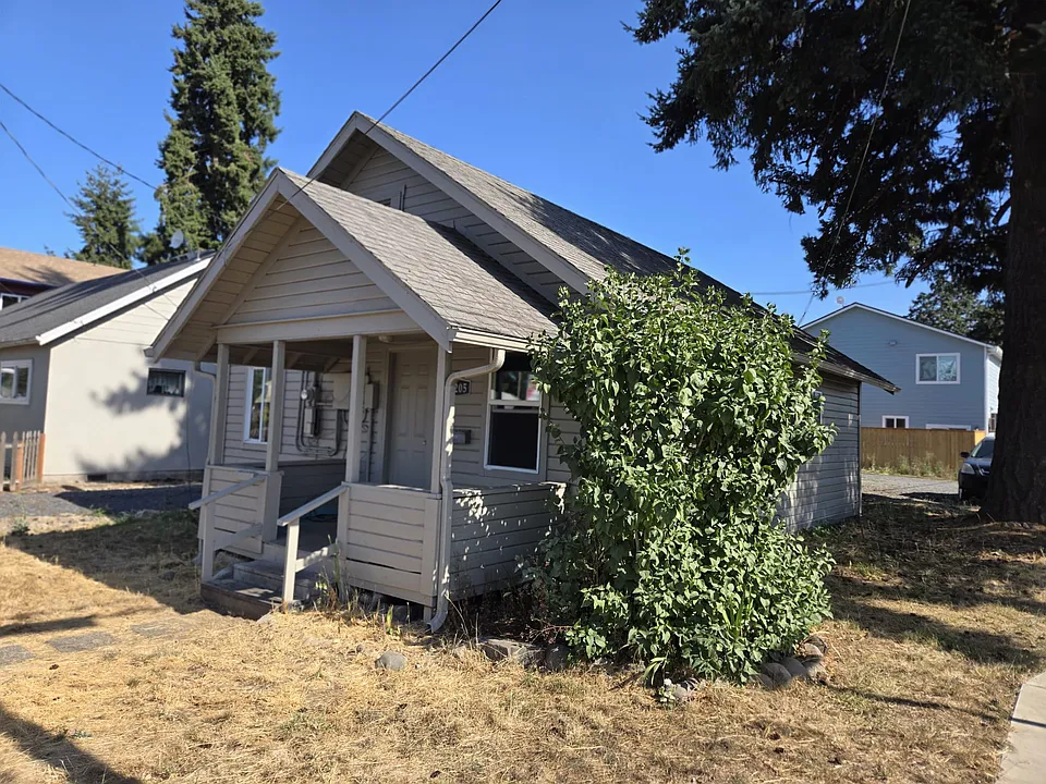 2205 Main St