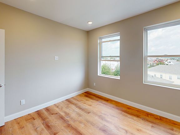 4th image of 100 Revere St #502