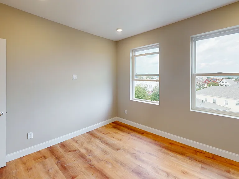 100 Revere St — Photo 15