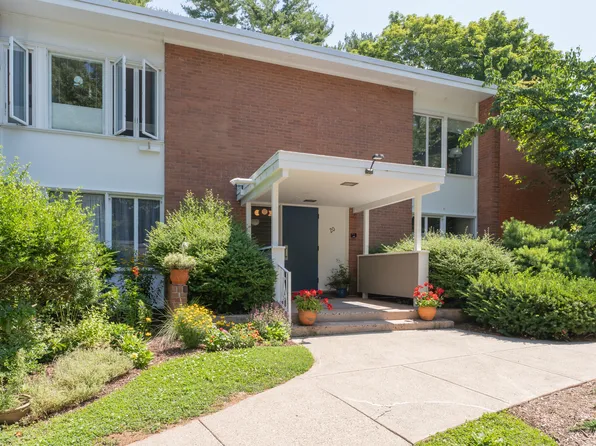 20 North Lake Drive APT C1, Hamden, CT 06517