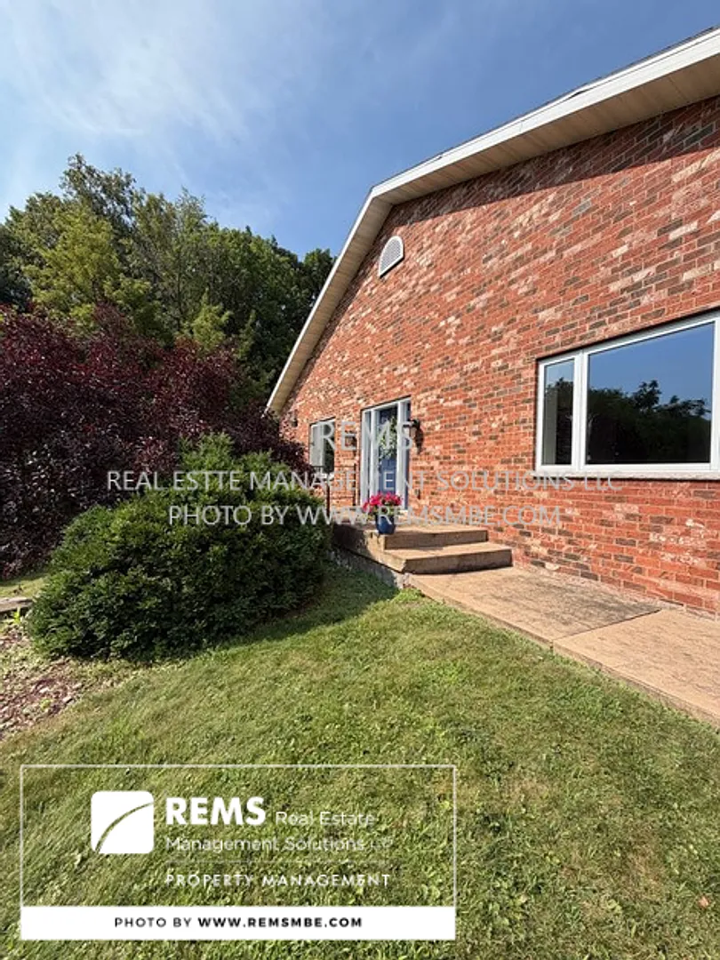 N4513 Trillium Ct. Portage WI — Photo 3