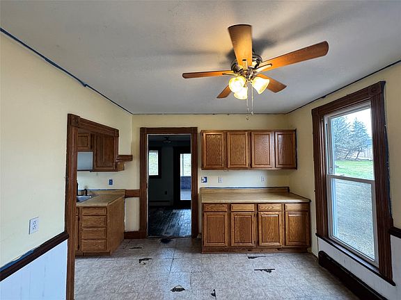 5th image of 224 Church St