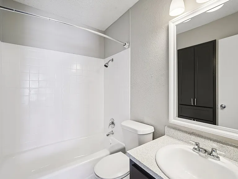 Elevate your daily routine at The Riley Apartments with modern bathroom designs that combine style and functionality. Enjoy spacious layouts and high-end finishes. Schedule your tour today and envision your new home!