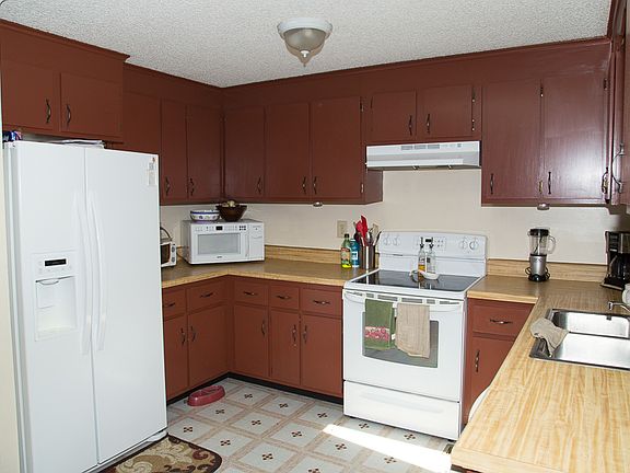 3rd image of 214 Evergreen Dr