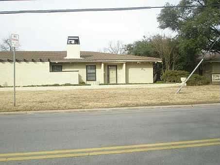 2nd image of 7147 NW 16th St