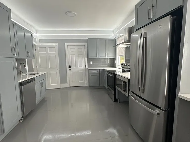 97 Sheffield Ave — Photo 4