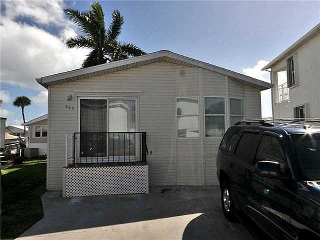 1st image of 906 SE Nettles Blvd