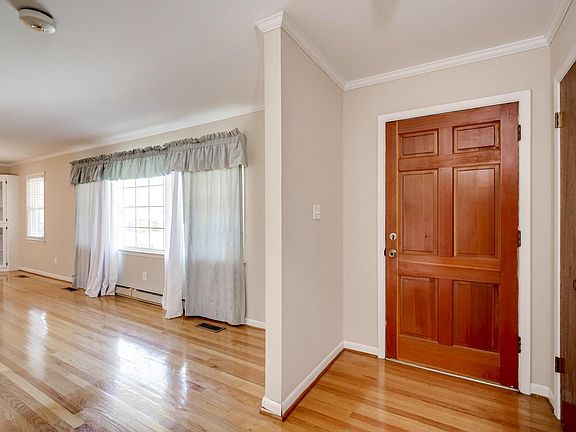 3rd image of 468 Williston Road